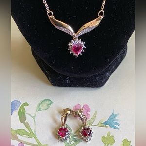 Beautiful Solid 10K Gold Lab Gemstone Heart Cut 2 Diamonds Illusion 2p/c Set.